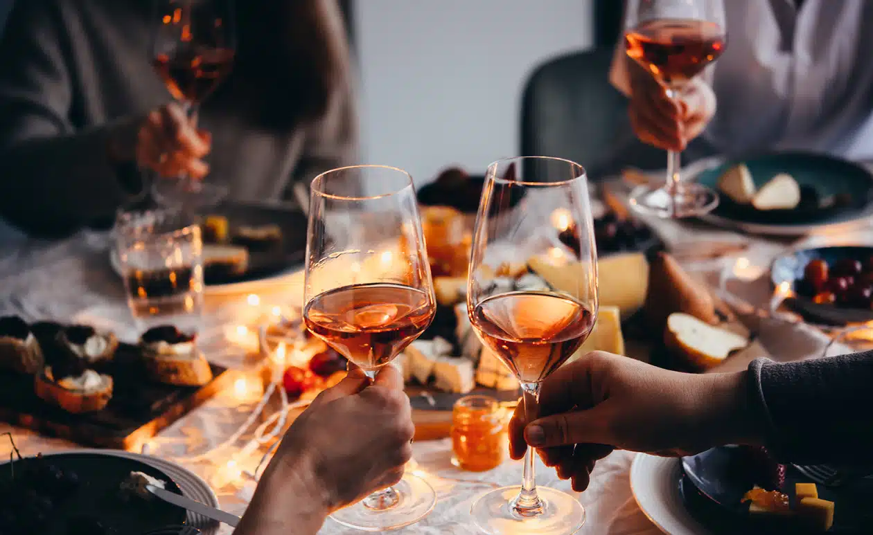 Featured image for “15 Practical Do’s and Don’ts for Hosting Friendsgiving Dinner”