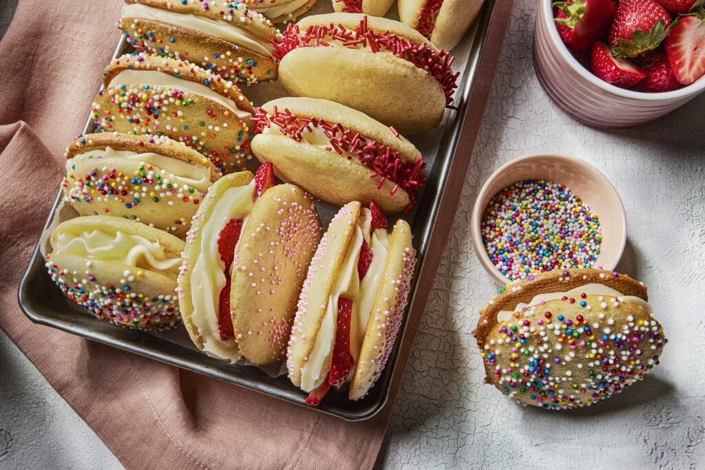 Strawberry-whoopie-pies