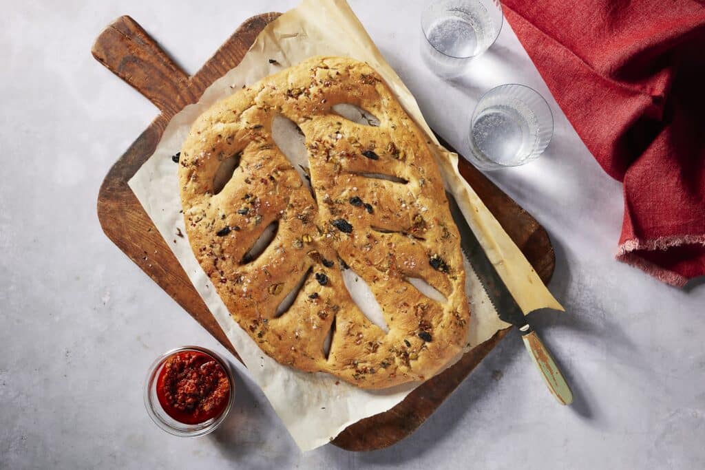 Sun-dried-tomato-olive-fougasse