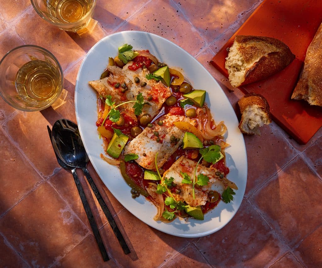 bacalao-en-salazon-tomates-guisados-aceitunas